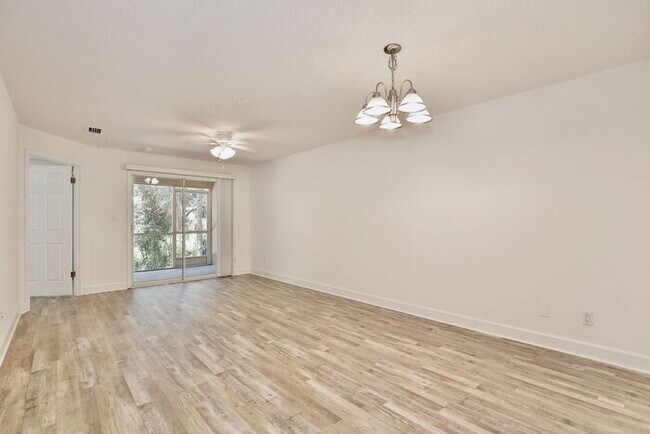 Building Photo - Spacious 3/2 Condo with a Cover Patio Area...