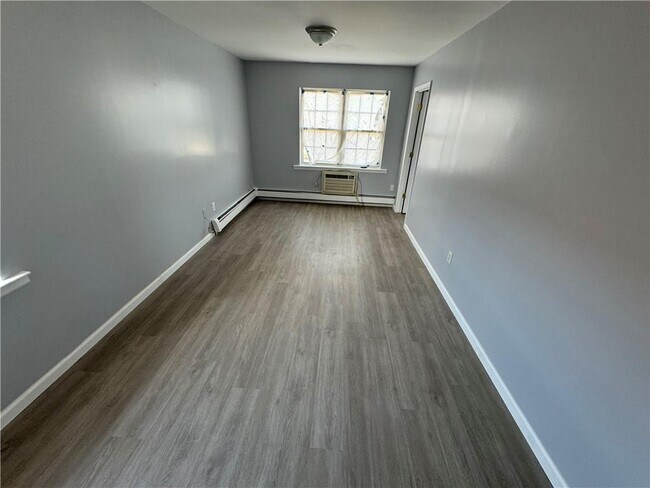 Building Photo - 1044 E 86th St