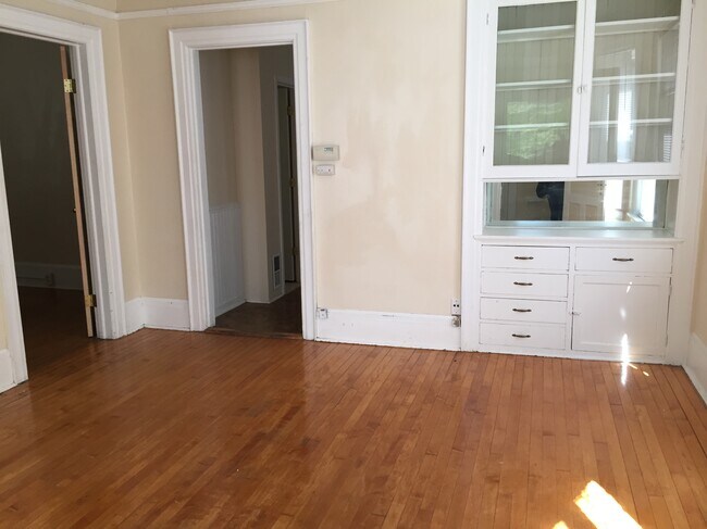 Foto del edificio - 3236 N Bartlett Ave