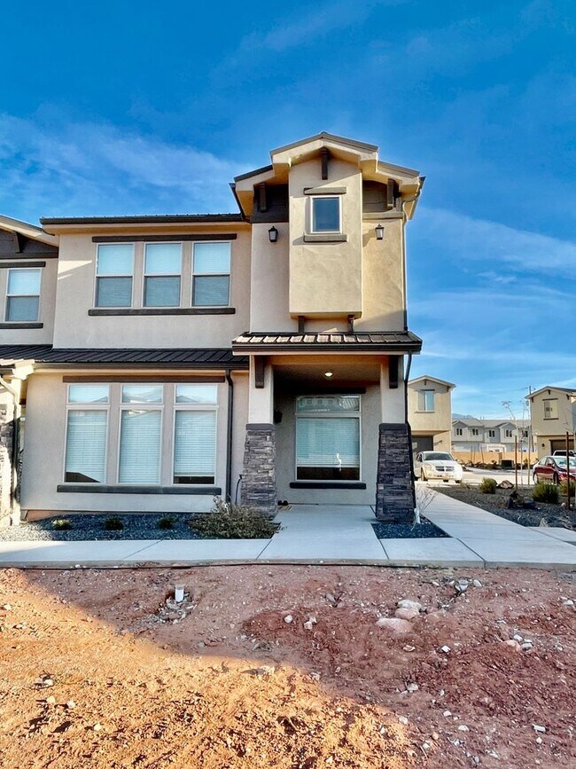 Foto del edificio - Beautiful Four-Bedroom Luxury Sage Villas Townhome in Ivins