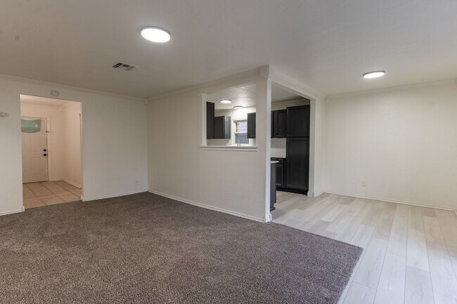 Foto del edificio - Section 8 Approved 2 bedroom Available for...