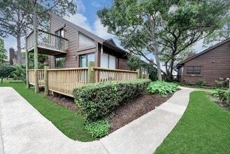Building Photo - 651 Davis Rd
