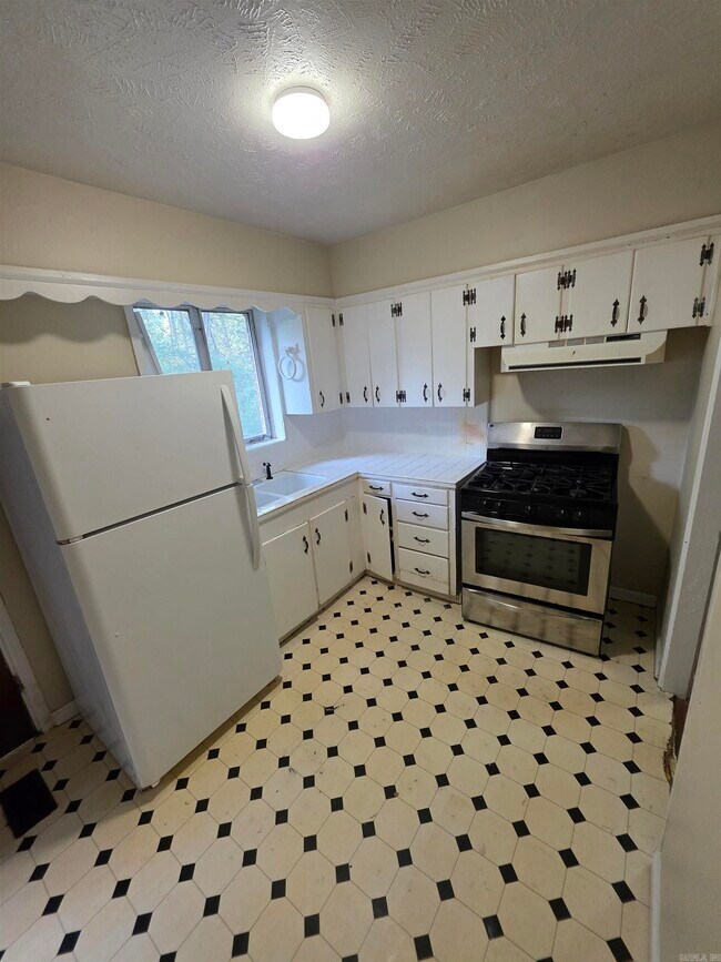 Building Photo - 89 Broadmoor Dr