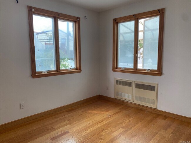 Foto del edificio - 203-52-203-27 27th Ave
