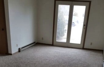 Building Photo - 300 Knoll Creek Dr