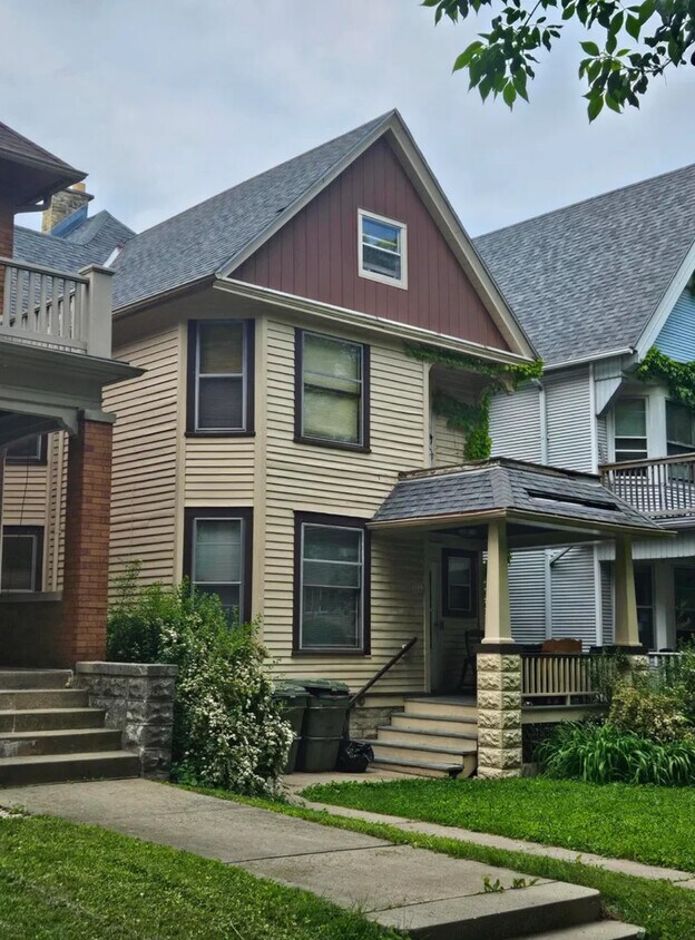 Foto principal - 2577 N Frederick Ave