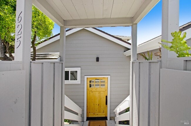 Building Photo - 625 CA-1