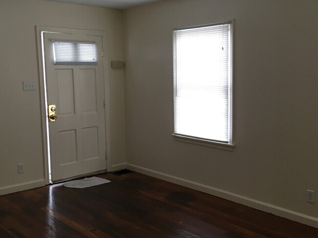 Foto del edificio - 3BR House Near Lakeside Park