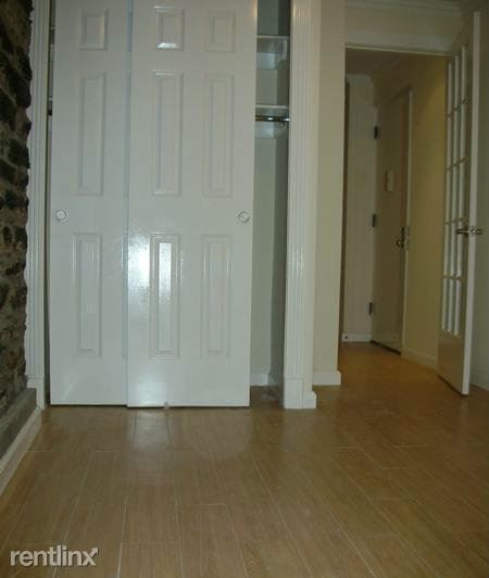 Building Photo - 452 W 49th St
