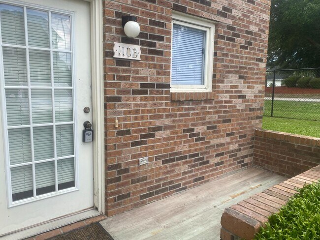 Foto del edificio - 409 Garden Dr