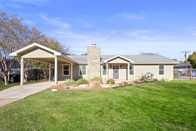 Building Photo - 301 Hub Dr