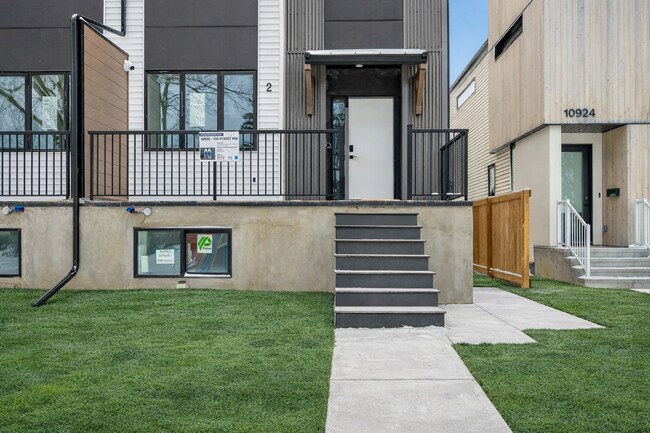 Photo du bâtiment - 10920-10130 130 St NW