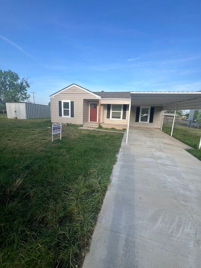 Building Photo - 400 Ave K