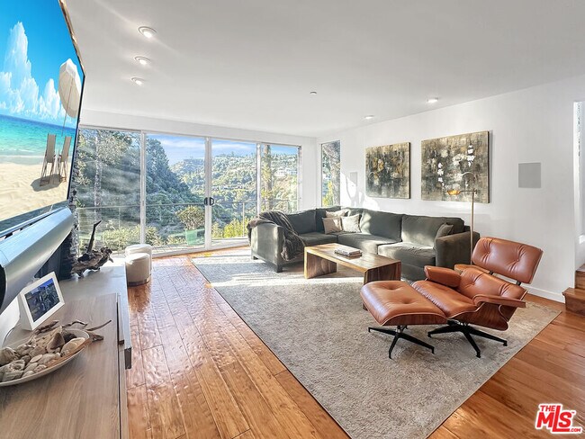 Foto del edificio - 8265 Mannix Dr