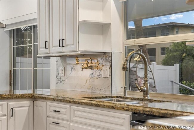 Foto del edificio - 1419 NE 57th St
