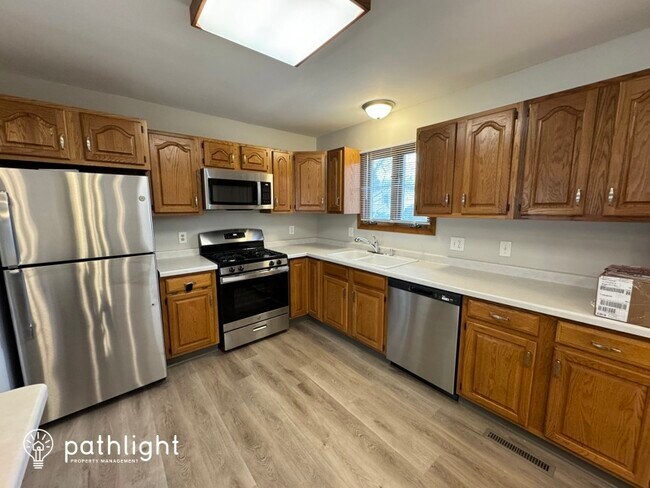 Foto del edificio - 225 Lincolnshire Drive, Crystal Lake, IL, ...