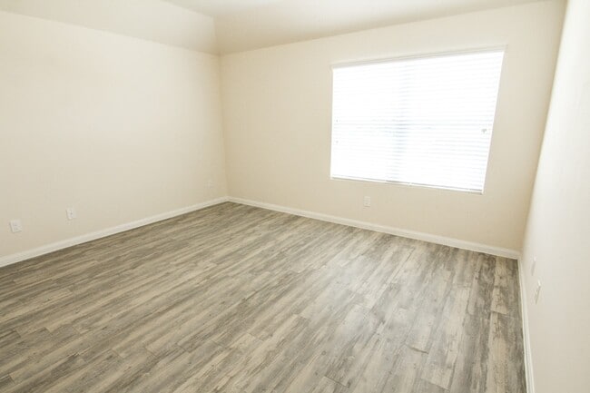 Building Photo - 913 Ember Wood Ct