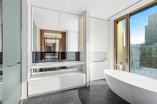 Foto del edificio - 551 W 21st St