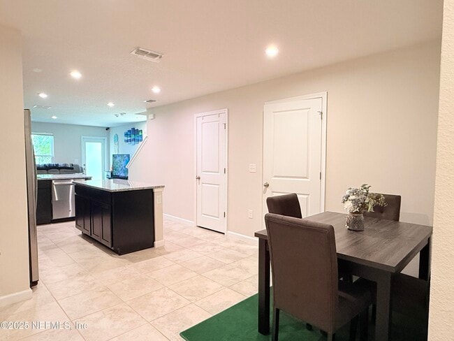 Foto del edificio - 5885 Creekside Crossing Dr