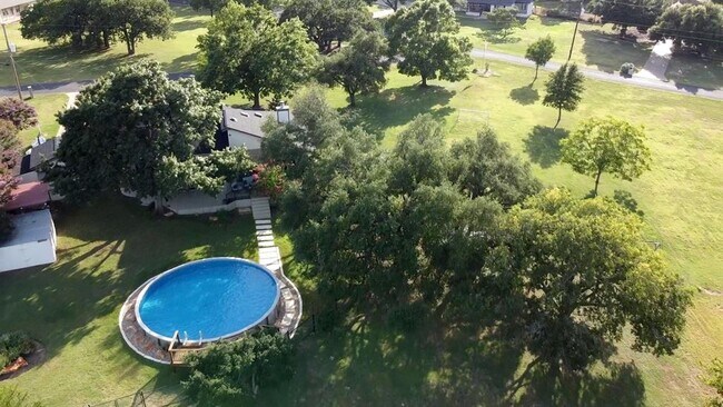 Foto del edificio - 304 Fawn Ln