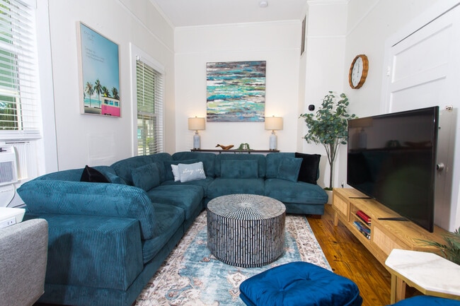 Building Photo - 608 N 9th Ave