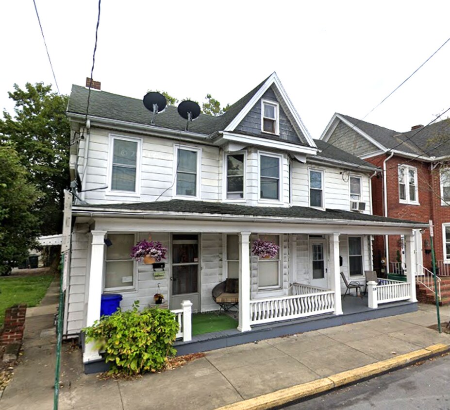 Primary Photo - 238 E King St