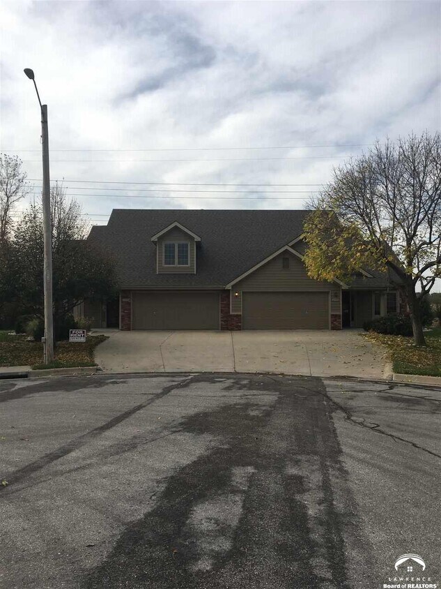 Primary Photo - 2723 Larkspur Ct