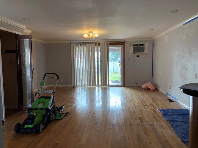 Foto del edificio - 2027 Ravenwood Rd