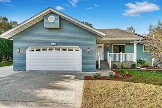 Building Photo - 9641 Meadow Ln