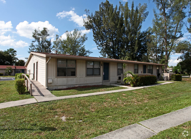 Building Photo - Suntree Apartments