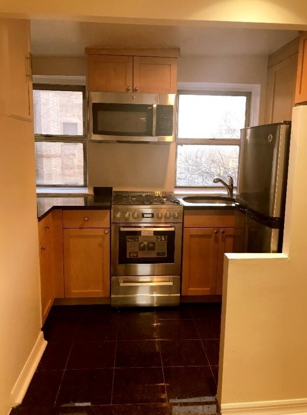 Primary Photo - 482 W Broadway