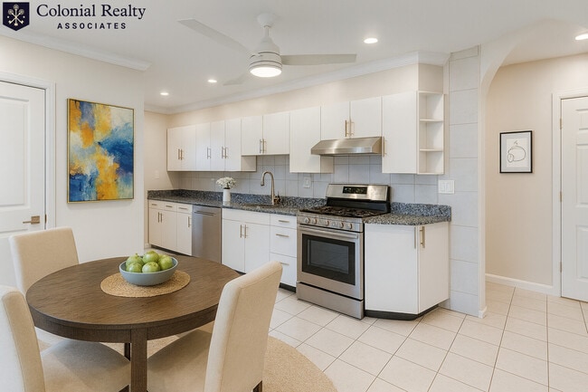 Photo - 83 Putnam St Apartment