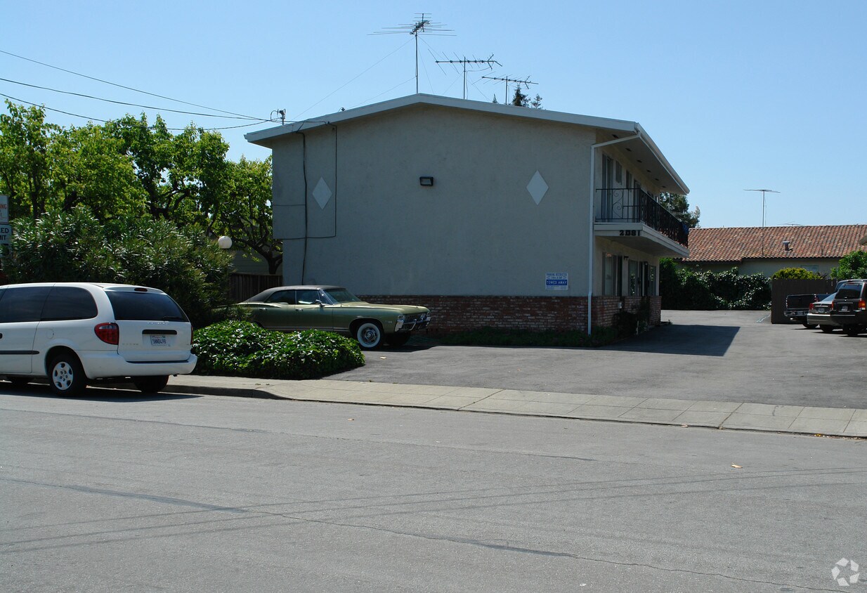 Foto principal - 2081 Plymouth St