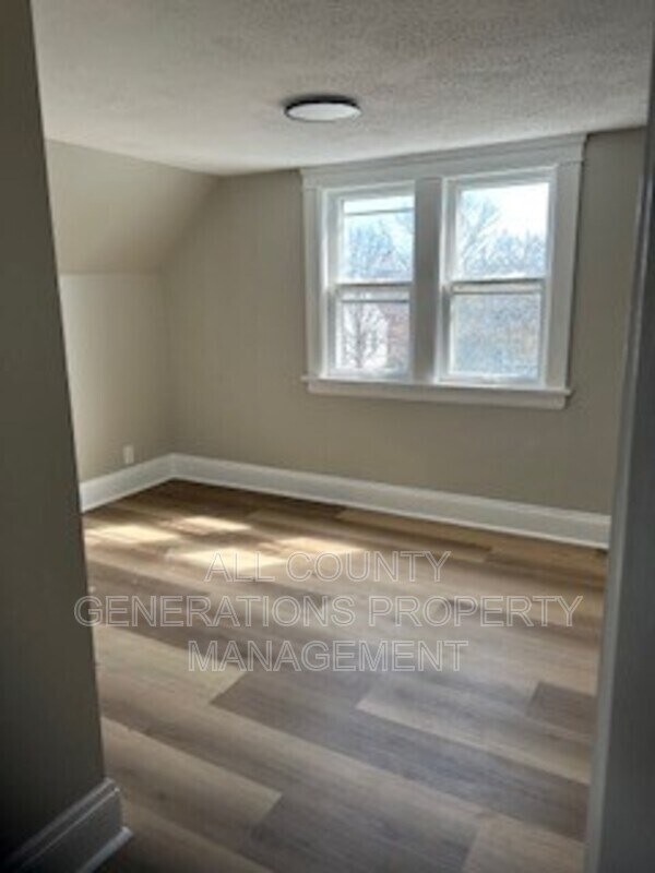 Foto del edificio - 19509 Chickasaw Ave