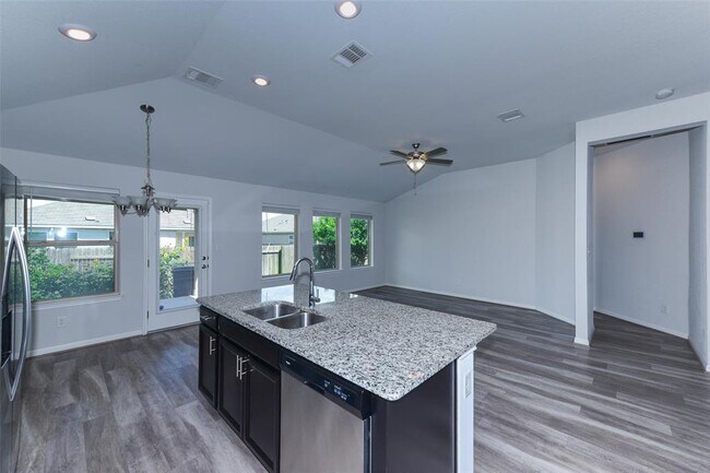 Foto del edificio - 216 Pearland St