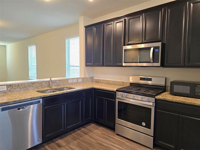 Foto del edificio - 2714 Summer Ln