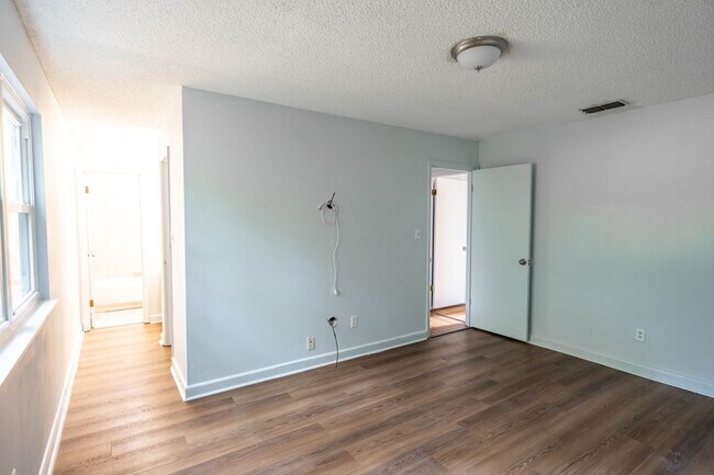 Building Photo - 5778 Split Oak Ln