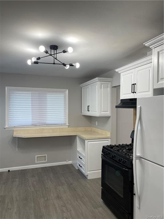 Building Photo - 7 Castle Dr