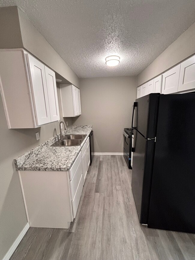 Building Photo - Foxcroft Apartments