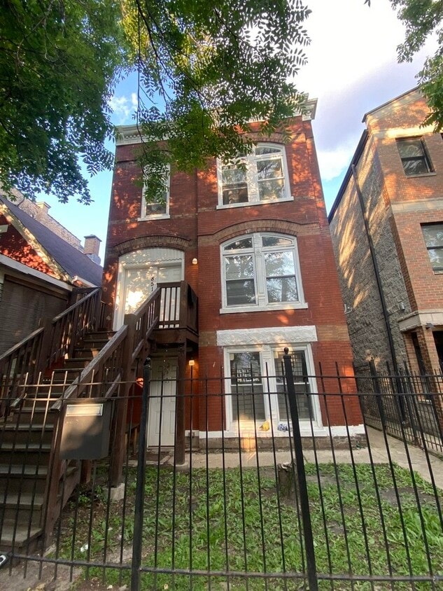 Primary Photo - 851 N Mozart St
