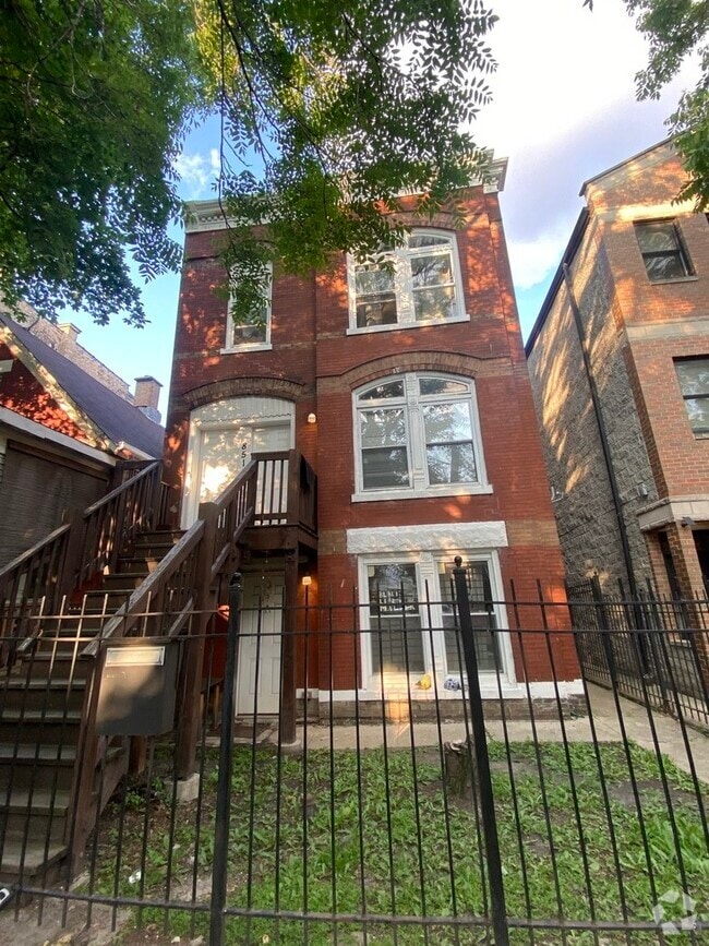 Building Photo - 851 N Mozart St