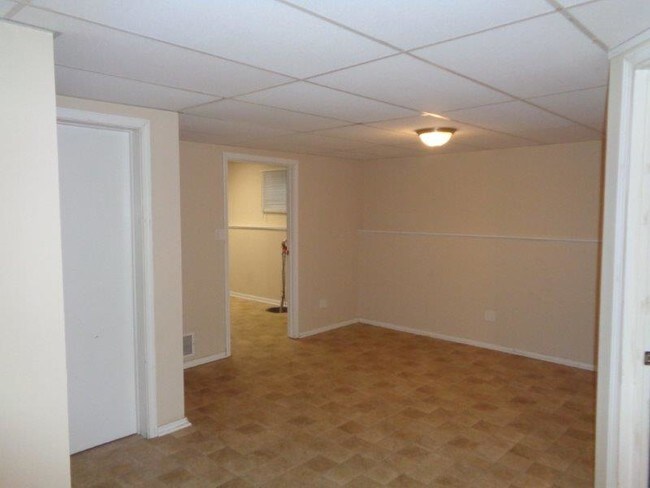 Building Photo - 308 Forest Glen Dr