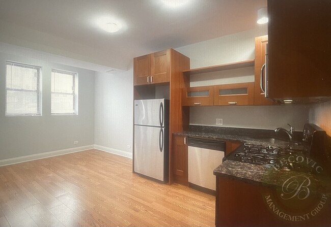 Building Photo - 7528 N Seeley Ave
