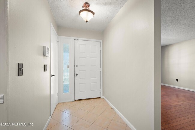 Foto del edificio - 2726 Winrock Dr W