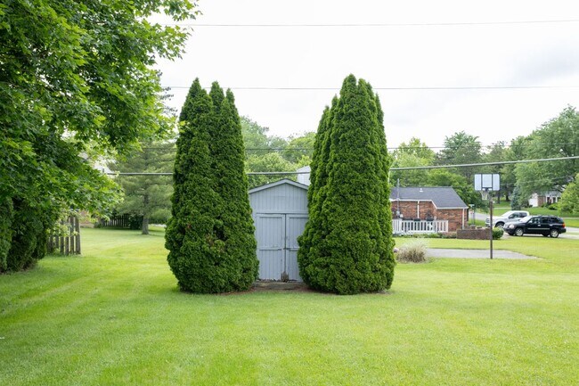 Foto del edificio - 7963 Thistlewood Dr