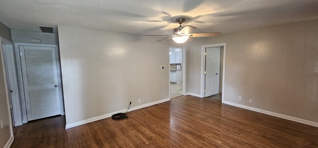 Building Photo - 1721 Cron St