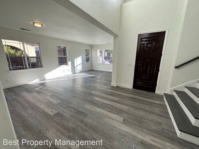 Building Photo - 4 br, 3 bath House - 735 Ellerbrook St