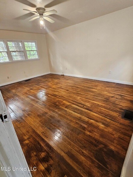 Foto del edificio - 4627 Estelle Dr