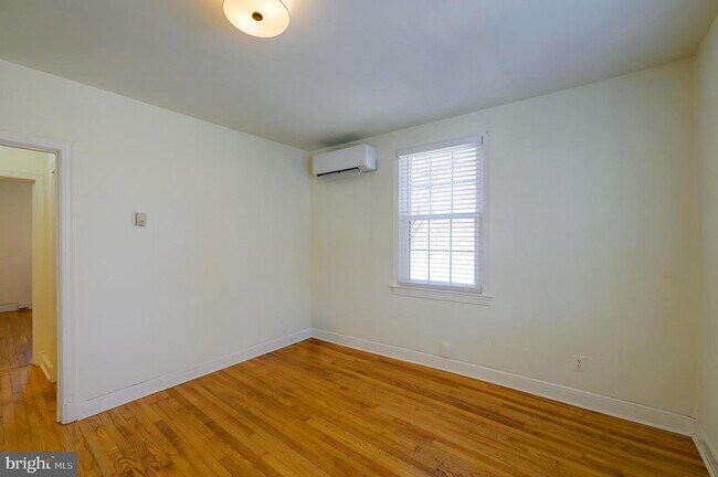 Foto del edificio - 1934 35th Pl NW