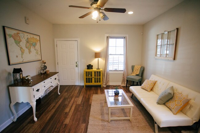 sala de estar - 1103 Summit Ave